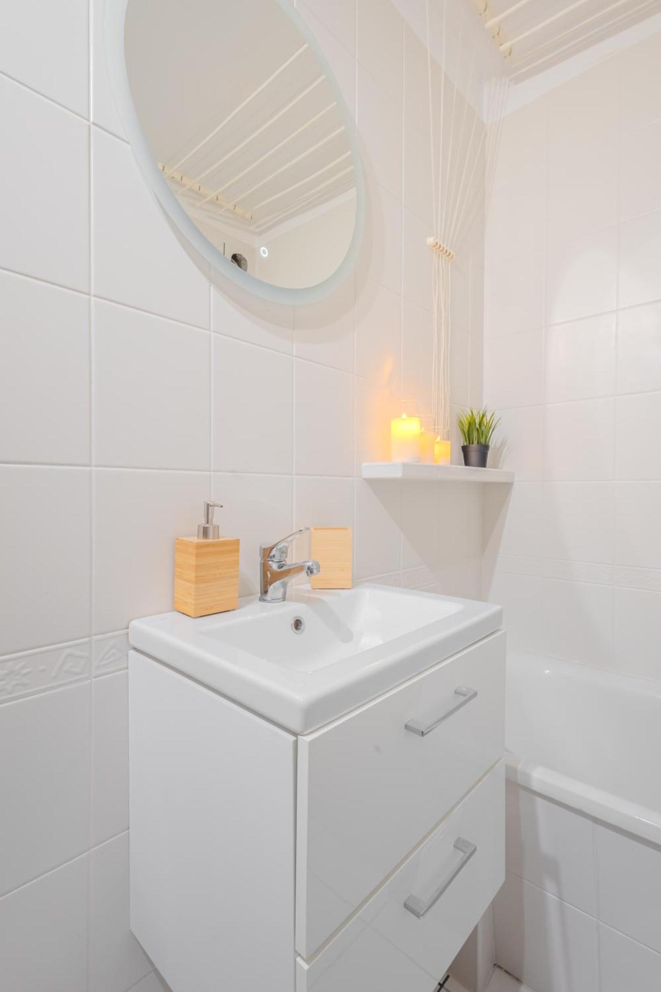 Apartamento Rezydencja Filmowa- Wygodny Apartament 10 Min Od Lotniska I Centrum Varsovia Exterior foto