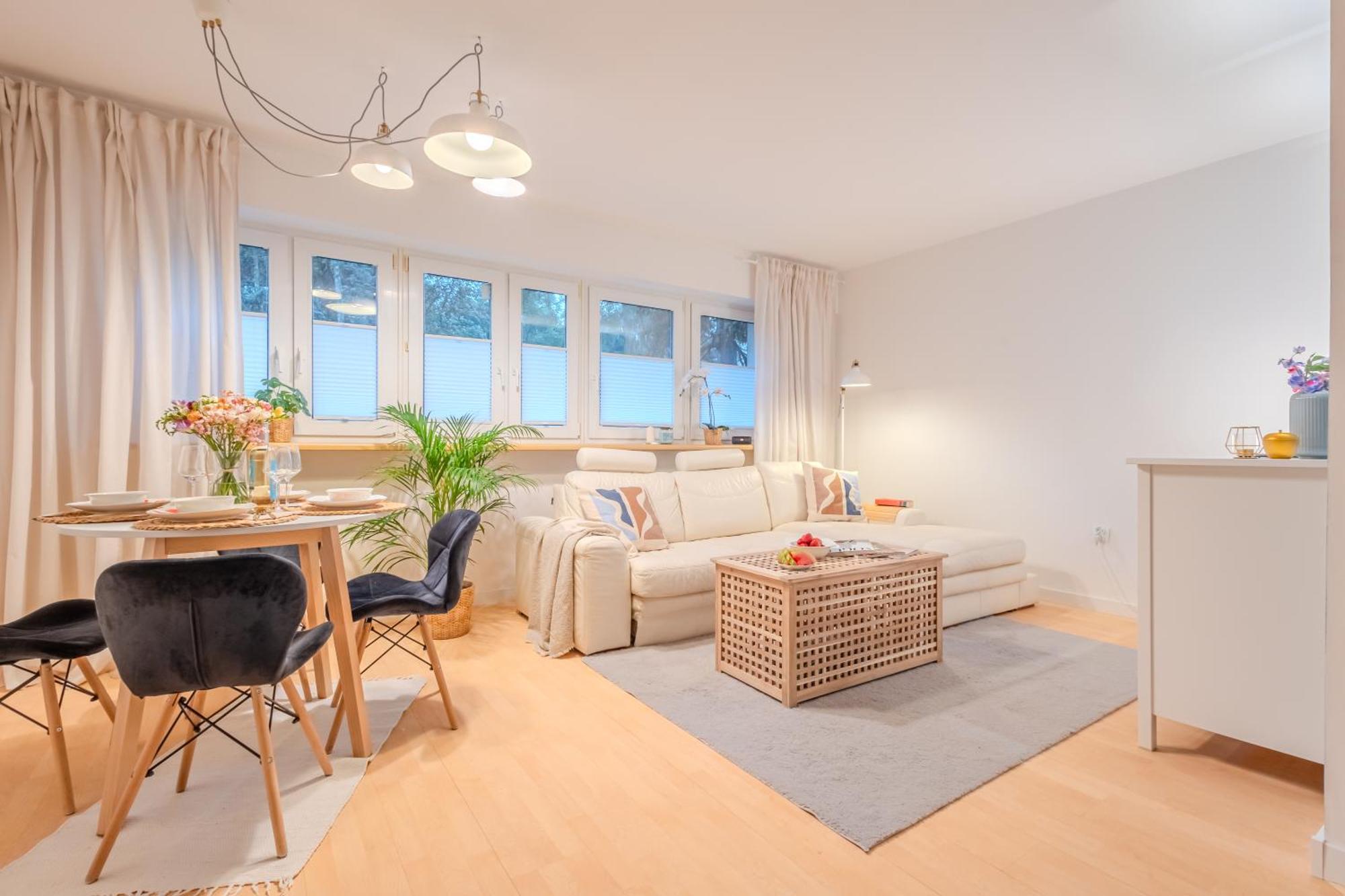 Apartamento Rezydencja Filmowa- Wygodny Apartament 10 Min Od Lotniska I Centrum Varsovia Exterior foto